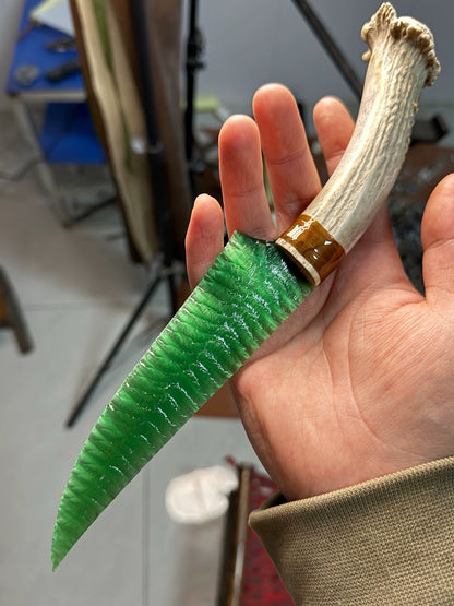 Green Chrysoberyl Cat's Eye Stone Artifact – 26cm w/ White-Tail Deer Antler Handle | Premium Pressure-Flaking Craft