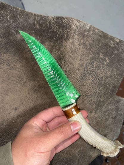 Green Chrysoberyl Cat's Eye Stone Artifact – 26cm w/ White-Tail Deer Antler Handle | Premium Pressure-Flaking Craft